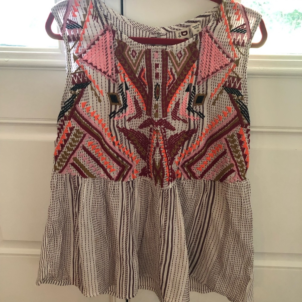 Sleeveless embroidered top XS Dolan left coast collection